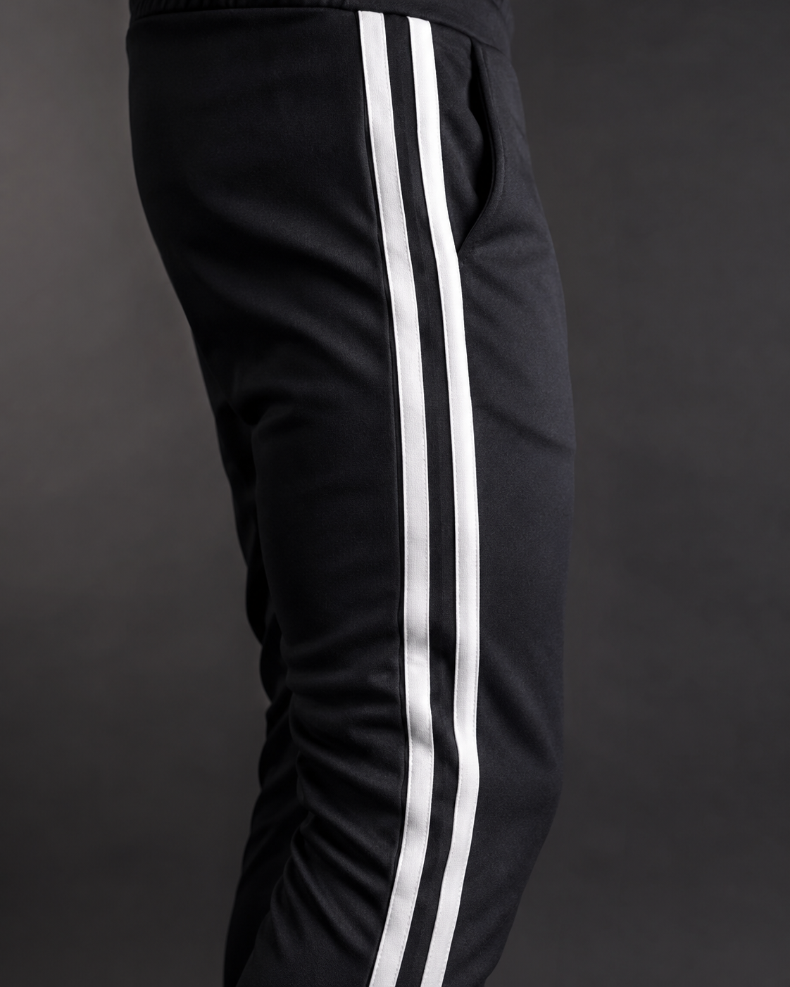 Jogger Deportivo Retro Negro para Hombre – Rayas Laterales | Cómodo y Versátil